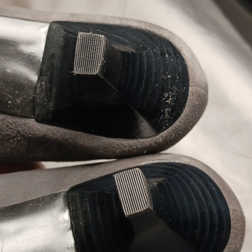 Bandolino Gray Leather Suede Kitten Heel Pumps - Picture 6 of 8
